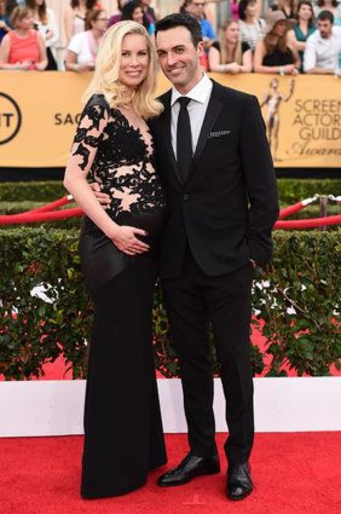 SAG Awards 2015: El patinazo de Naomi Watts por culpa del vestido de Emma Stone (VÍDEO)