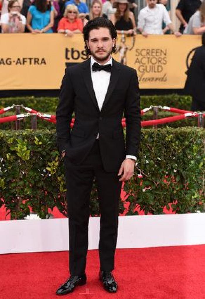 SAG Awards 2015: El patinazo de Naomi Watts por culpa del vestido de Emma Stone (VÍDEO)