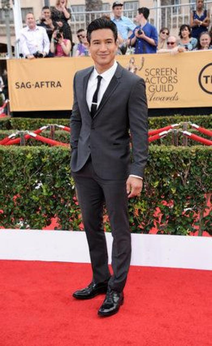 SAG Awards 2015: El patinazo de Naomi Watts por culpa del vestido de Emma Stone (VÍDEO)