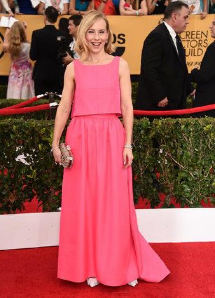 SAG Awards 2015: El patinazo de Naomi Watts por culpa del vestido de Emma Stone (VÍDEO)