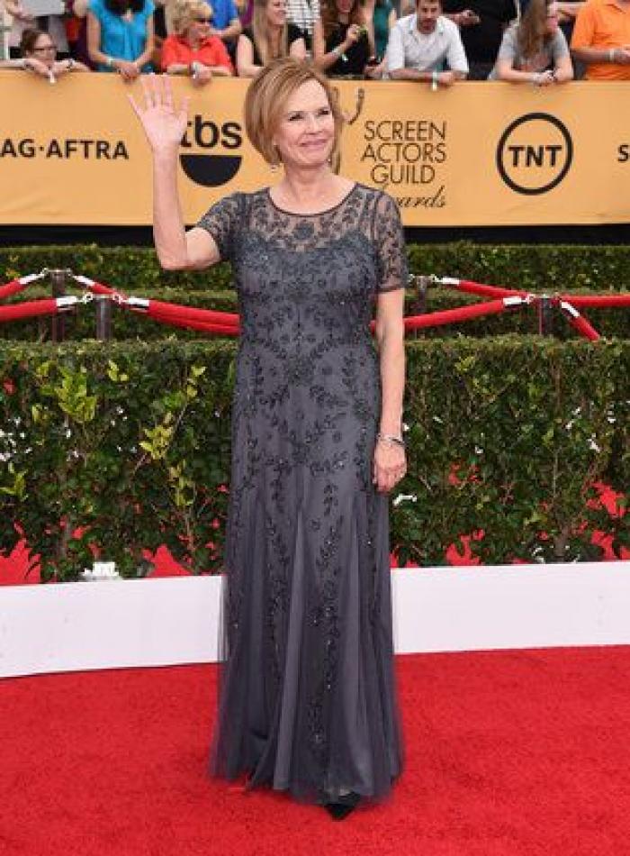 SAG Awards 2015: El patinazo de Naomi Watts por culpa del vestido de Emma Stone (VÍDEO)