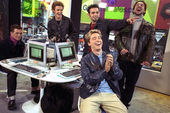 Justin Timberlake infringe la ley por hacerse un selfi votando