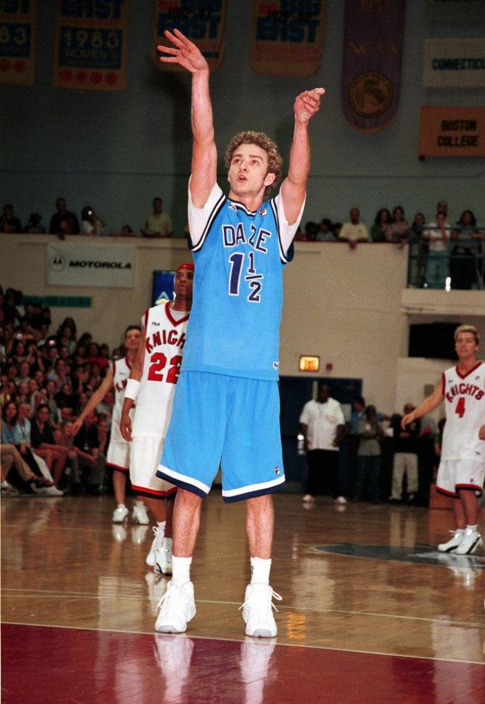 Justin Timberlake infringe la ley por hacerse un selfi votando