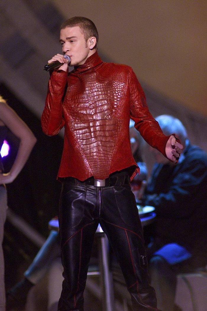 Justin Timberlake infringe la ley por hacerse un selfi votando