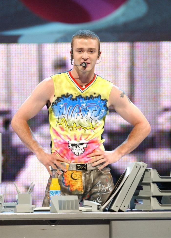 Justin Timberlake infringe la ley por hacerse un selfi votando