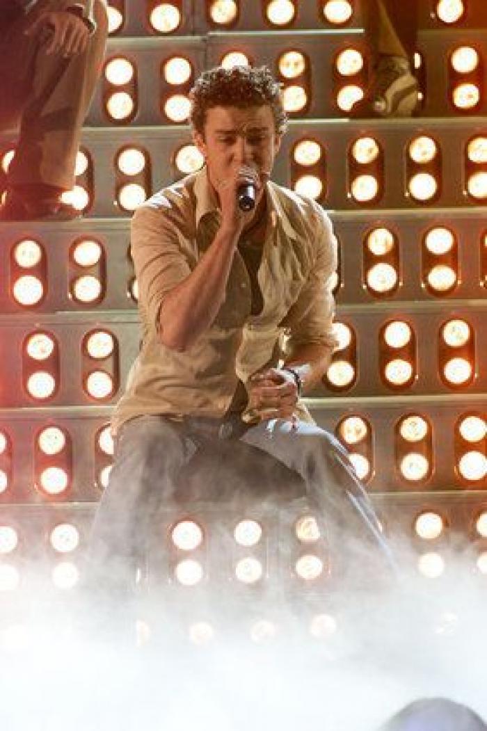 Justin Timberlake infringe la ley por hacerse un selfi votando