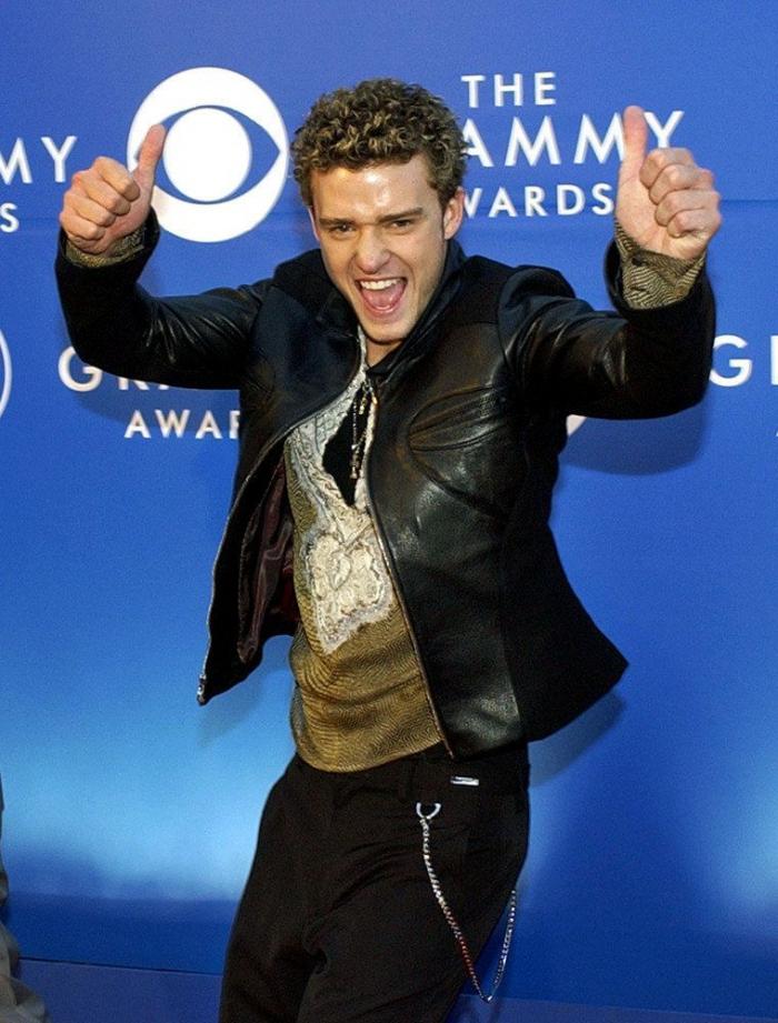 Justin Timberlake infringe la ley por hacerse un selfi votando