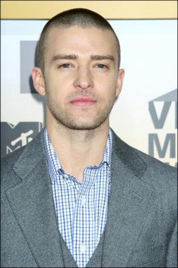 Justin Timberlake infringe la ley por hacerse un selfi votando