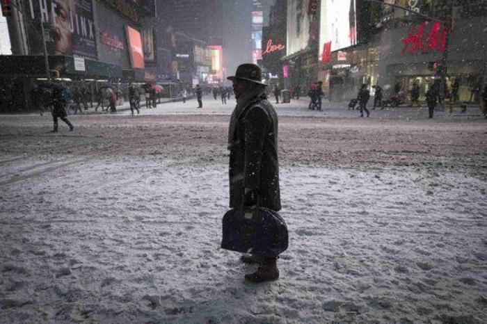 Una tormenta de nieve paraliza Nueva York (FOTOS)