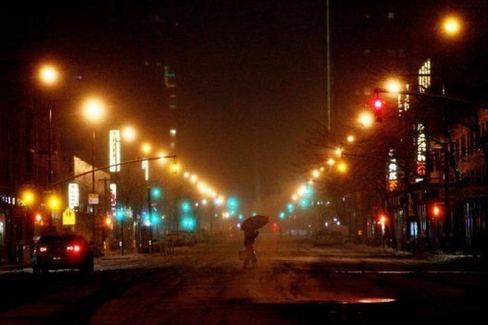 Una tormenta de nieve paraliza Nueva York (FOTOS)