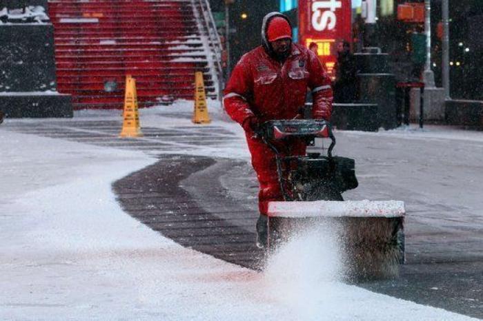 Una tormenta de nieve paraliza Nueva York (FOTOS)