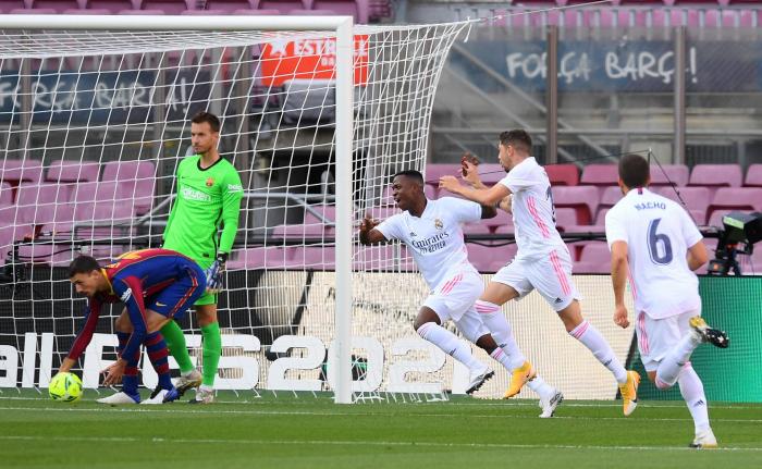 El comentario de Manolo Lama sobre Pablo Iglesias en plena narración del Barcelona-Real Madrid