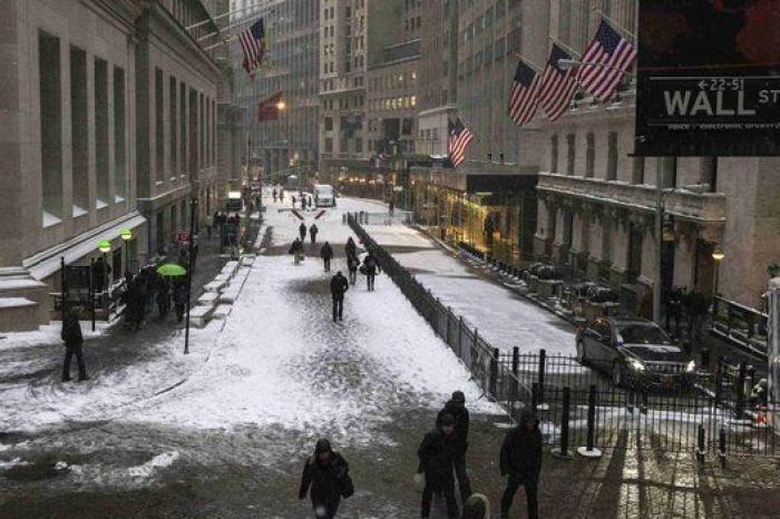 Una tormenta de nieve paraliza Nueva York (FOTOS)
