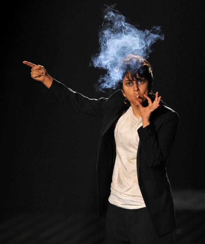 James Corden sube a Lady Gaga al 'Carpool karaoke' y se disfraza con sus mejores 'looks'