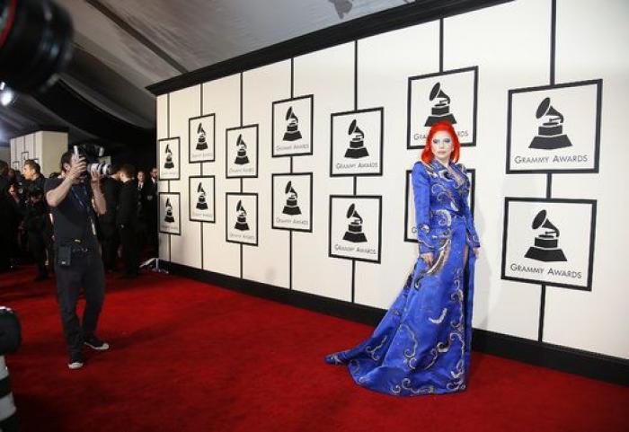 James Corden sube a Lady Gaga al 'Carpool karaoke' y se disfraza con sus mejores 'looks'