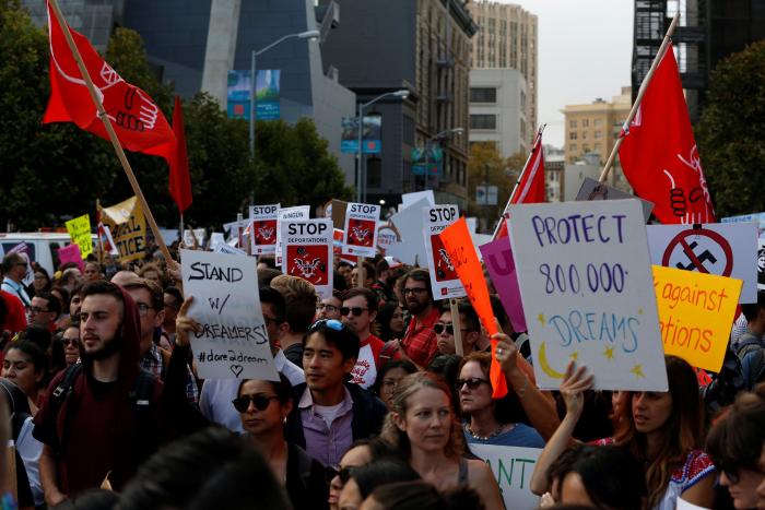 La desgarradora obra de arte realizada en la frontera entre EE UU y México