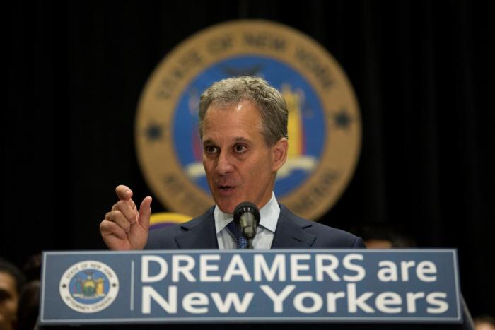 La desgarradora obra de arte realizada en la frontera entre EE UU y México