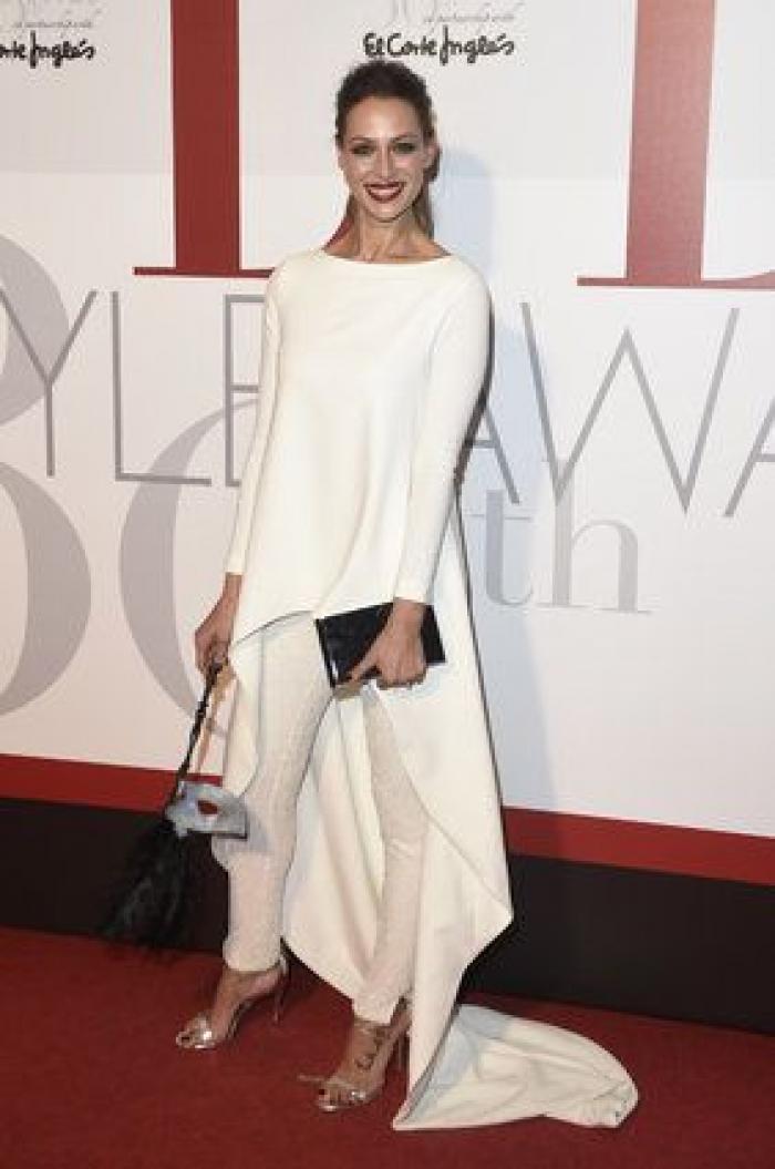 Negro, máscaras y transparencias en el 30 aniversario de 'Elle España'