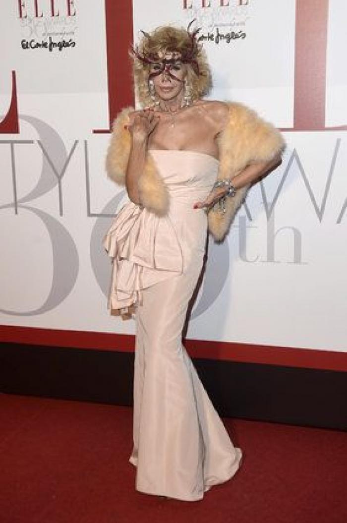 Negro, máscaras y transparencias en el 30 aniversario de 'Elle España'