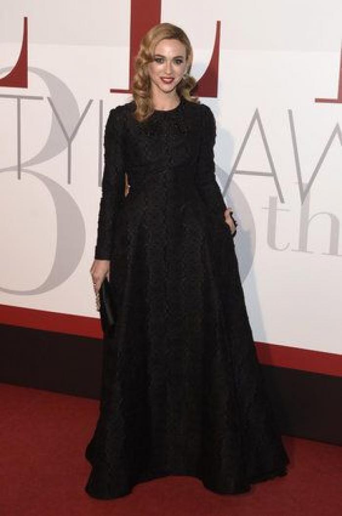 Negro, máscaras y transparencias en el 30 aniversario de 'Elle España'