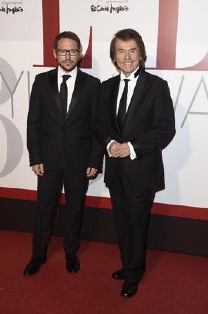 Negro, máscaras y transparencias en el 30 aniversario de 'Elle España'