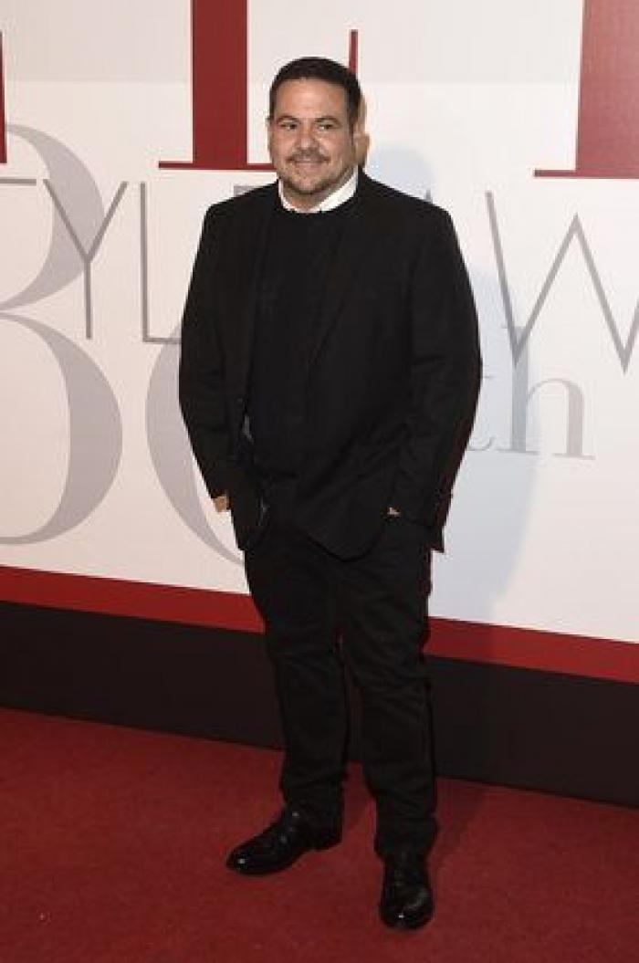 Negro, máscaras y transparencias en el 30 aniversario de 'Elle España'