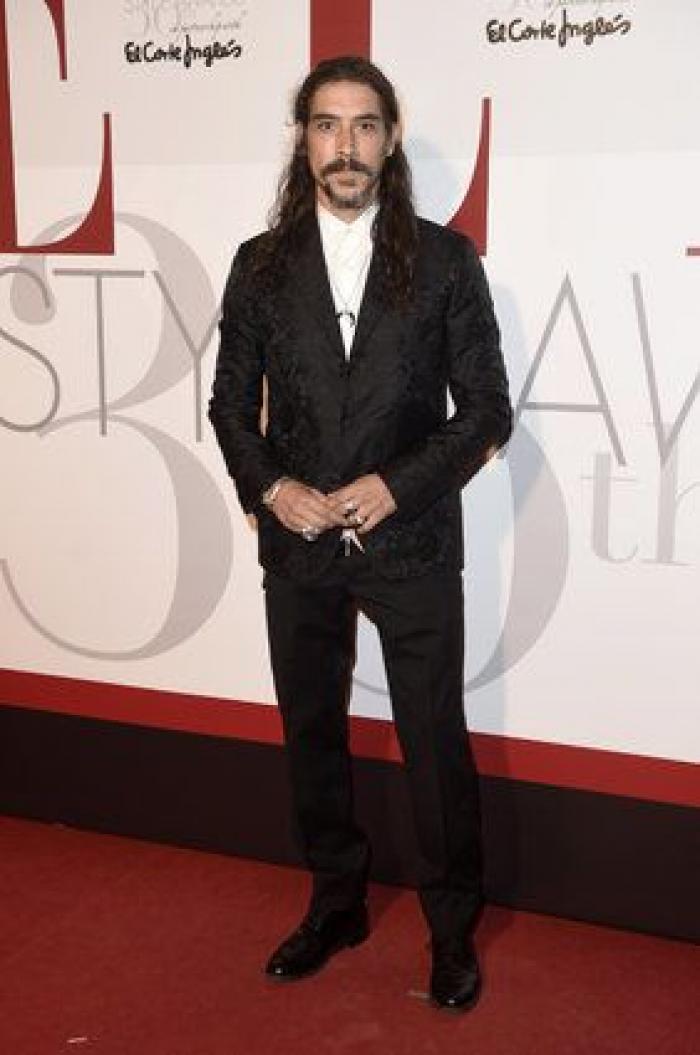 Negro, máscaras y transparencias en el 30 aniversario de 'Elle España'