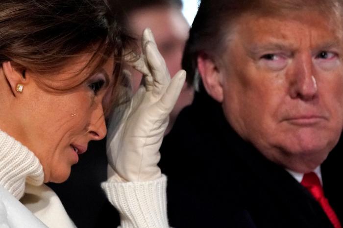 Melania Trump llora en el encendido de las luces del árbol de Navidad