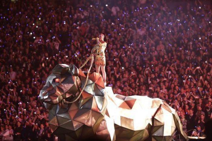 La actuación de Katy Perry en la Super Bowl con Missy Elliot, Lenny Kravitz y tiburones
