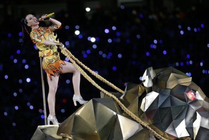 La actuación de Katy Perry en la Super Bowl con Missy Elliot, Lenny Kravitz y tiburones