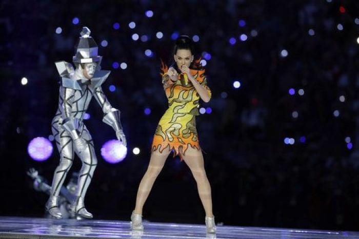 La actuación de Katy Perry en la Super Bowl con Missy Elliot, Lenny Kravitz y tiburones