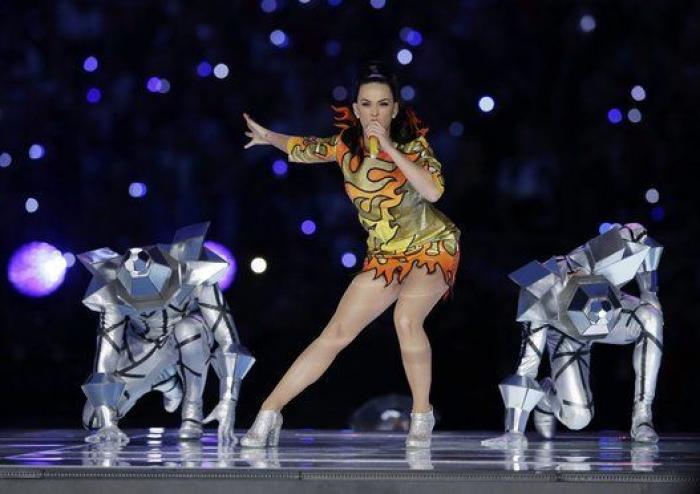 La actuación de Katy Perry en la Super Bowl con Missy Elliot, Lenny Kravitz y tiburones