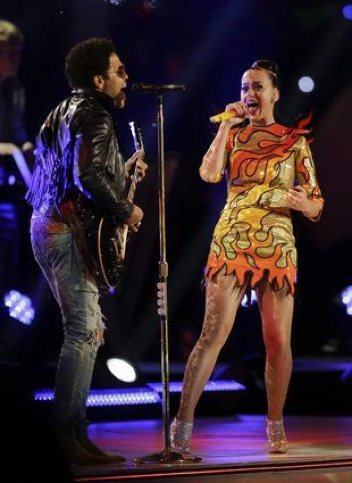 La actuación de Katy Perry en la Super Bowl con Missy Elliot, Lenny Kravitz y tiburones
