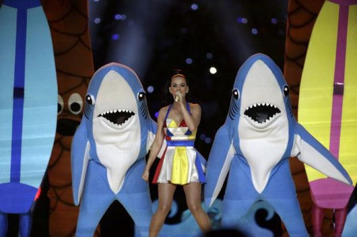 La actuación de Katy Perry en la Super Bowl con Missy Elliot, Lenny Kravitz y tiburones