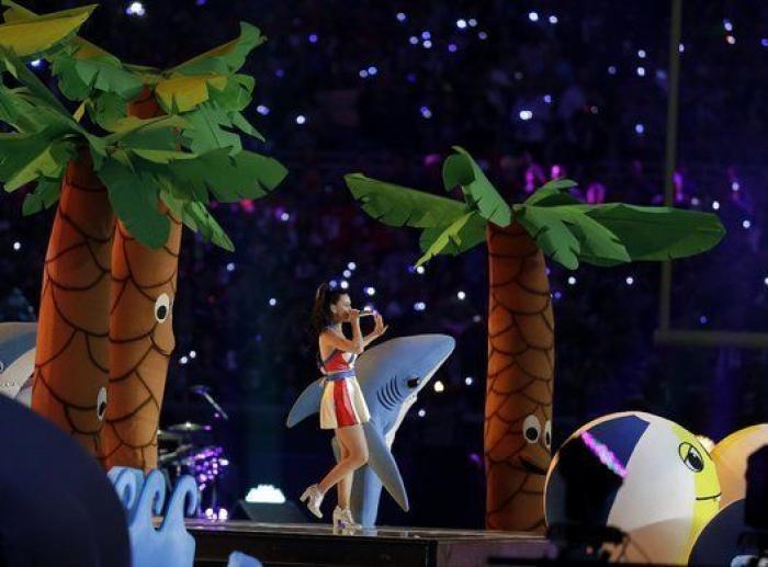 La actuación de Katy Perry en la Super Bowl con Missy Elliot, Lenny Kravitz y tiburones