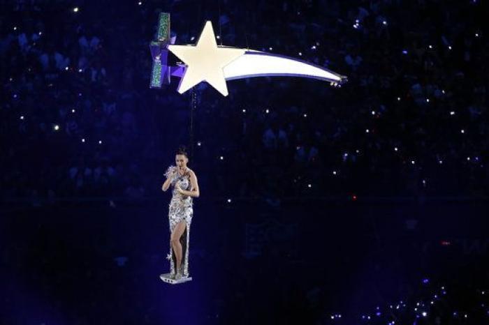 La actuación de Katy Perry en la Super Bowl con Missy Elliot, Lenny Kravitz y tiburones