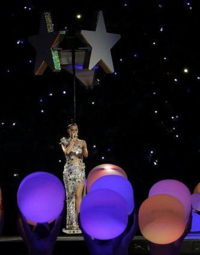 La actuación de Katy Perry en la Super Bowl con Missy Elliot, Lenny Kravitz y tiburones