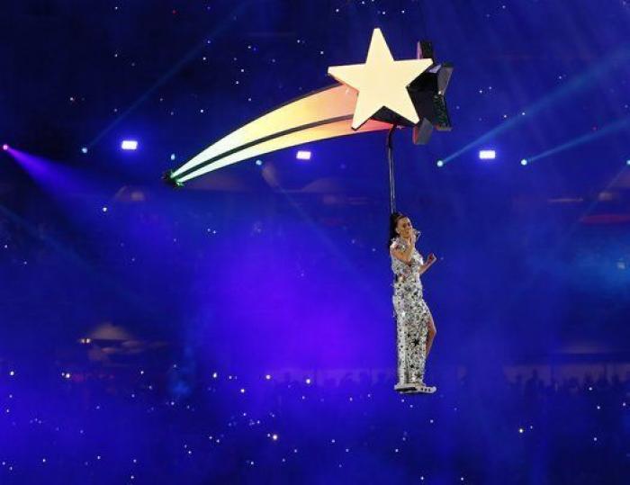 La actuación de Katy Perry en la Super Bowl con Missy Elliot, Lenny Kravitz y tiburones