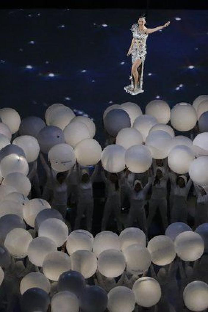 La actuación de Katy Perry en la Super Bowl con Missy Elliot, Lenny Kravitz y tiburones