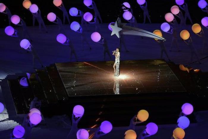 La actuación de Katy Perry en la Super Bowl con Missy Elliot, Lenny Kravitz y tiburones