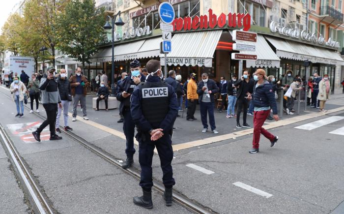 Cuatro muertos tras un doble atentado en Niza y Aviñón