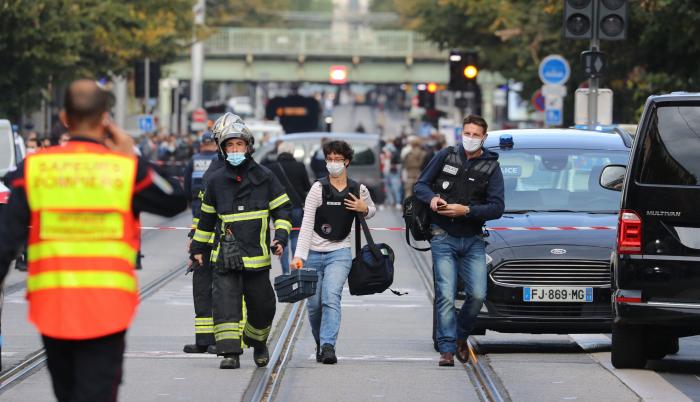 Cuatro muertos tras un doble atentado en Niza y Aviñón