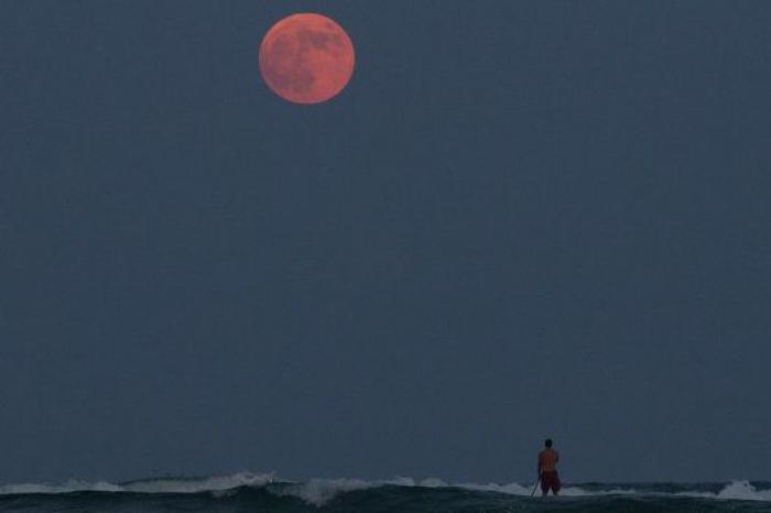 La falsa superluna sobre Cadaqués de Pilar Rahola que desata el cachondeo en Twitter