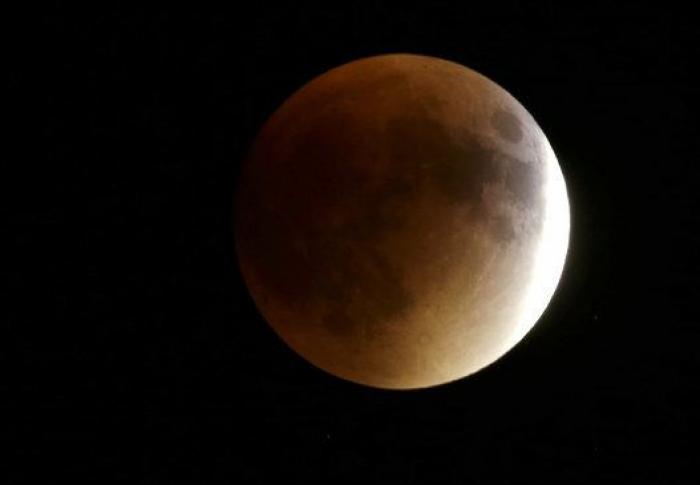 La falsa superluna sobre Cadaqués de Pilar Rahola que desata el cachondeo en Twitter