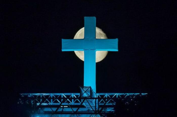 Christian Grey como postre, el cisne congelado y otras 8 fotos del viernes