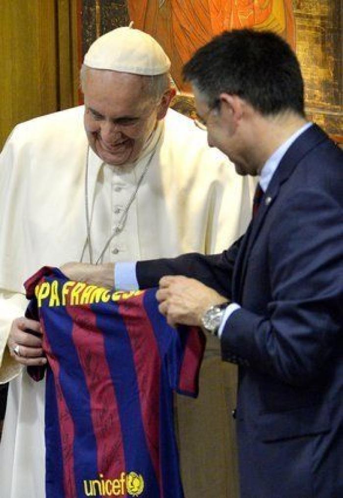 Una camiseta del Barça para el 'papa Francesc' (FOTOS)