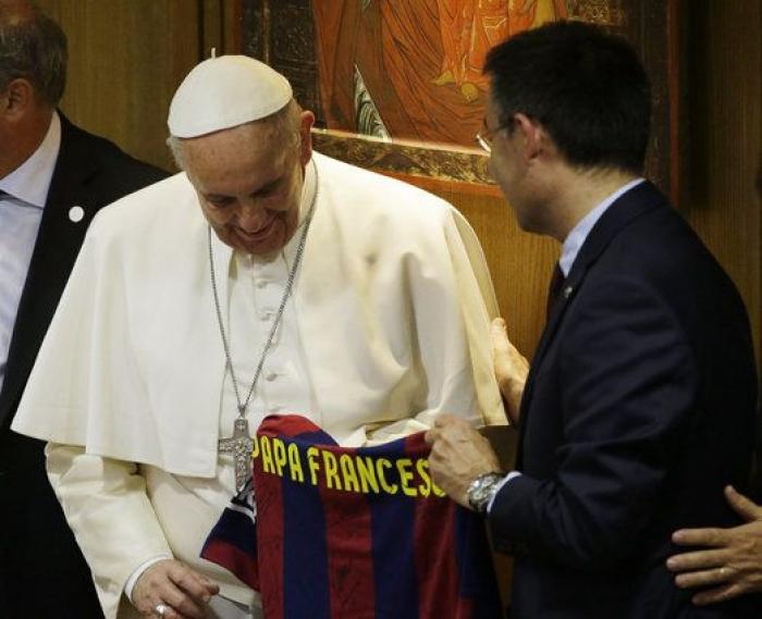 Una camiseta del Barça para el 'papa Francesc' (FOTOS)