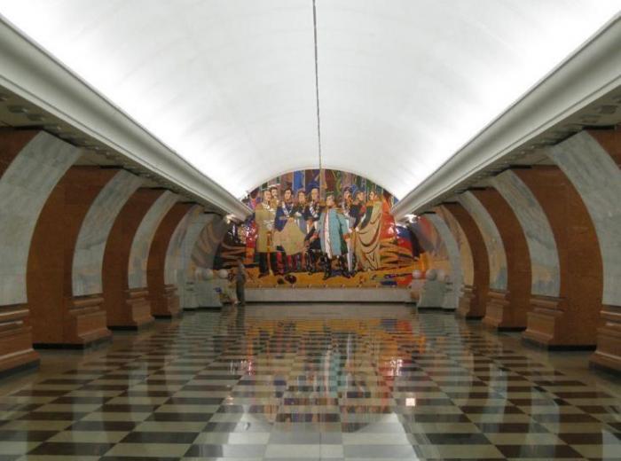 La divertida y aplaudida venganza de Naomi Watts a una fan que le robó una foto en el metro