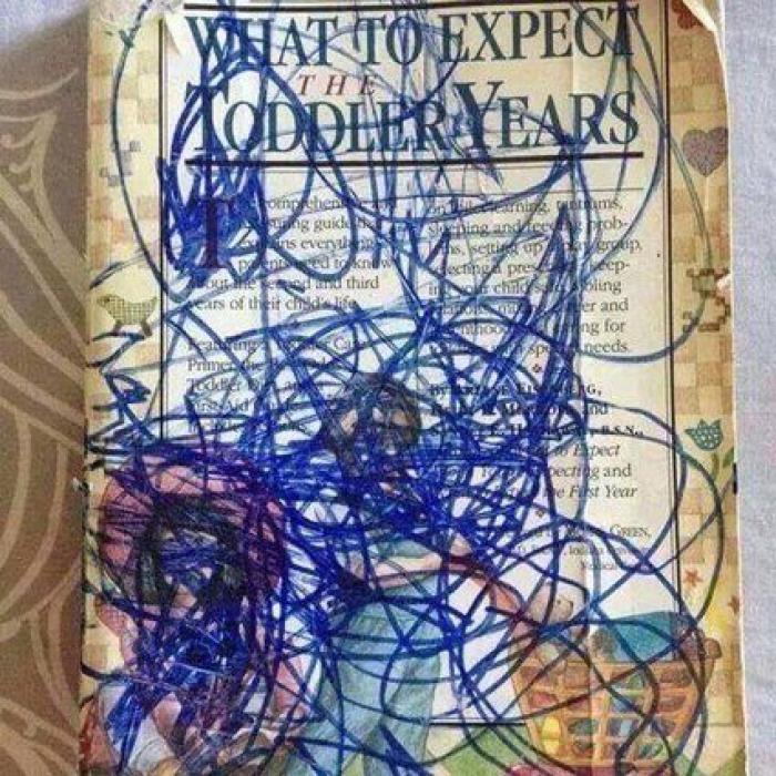 El genial truco de este padre para enseñar a andar a su bebé con un aro