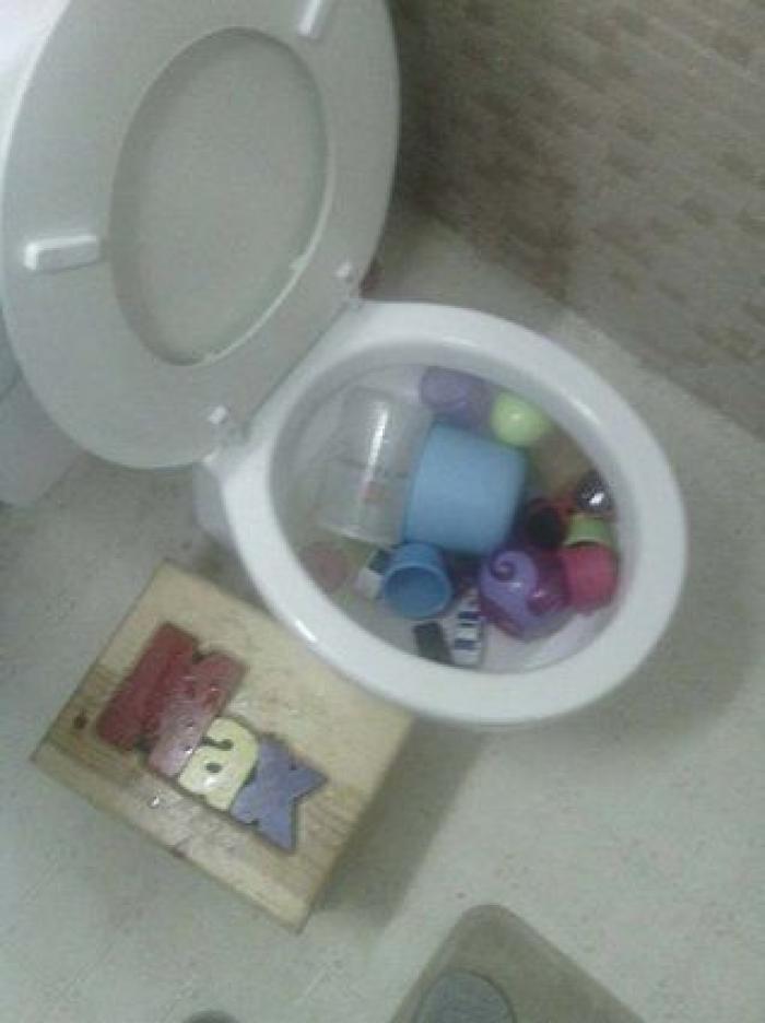 El genial truco de este padre para enseñar a andar a su bebé con un aro